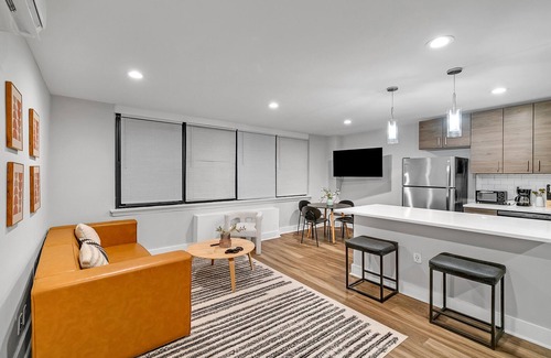 East Falls Appartement | Beautiful 2br Condo in a Highrise, Parking, Gym!