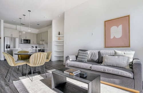 Highland Appartement | Beautiful 2BR in Highlands w/ Pool, W/D & Gym, walkable, by Blueground