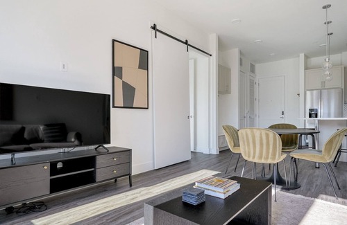 Highland Appartement | Beautiful 2BR in Highlands w/ Pool, W/D & Gym, walkable, by Blueground