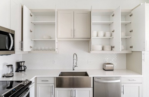 Highland Appartement | Beautiful 2BR in Highlands w/ Pool, W/D & Gym, walkable, by Blueground