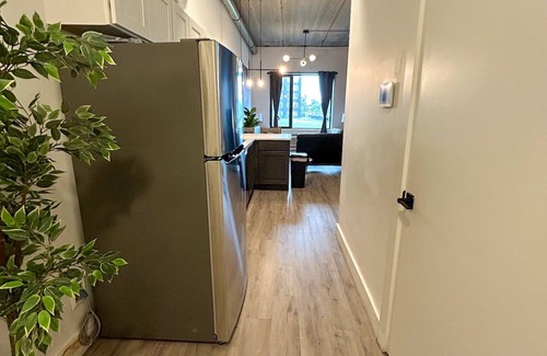 Elizabeth Appartement | Beautiful 2BR Next to Airport 9148