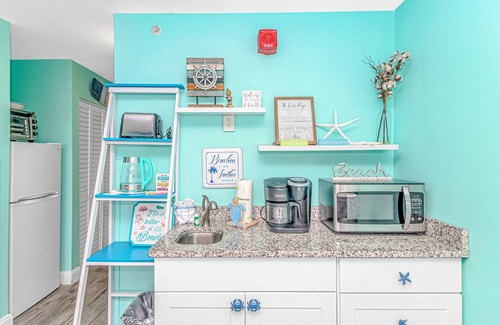 Myrtle Beach Copropriété | Beautiful 2nd Floor Oceanfront Studio w/King Bed! Landmark 229