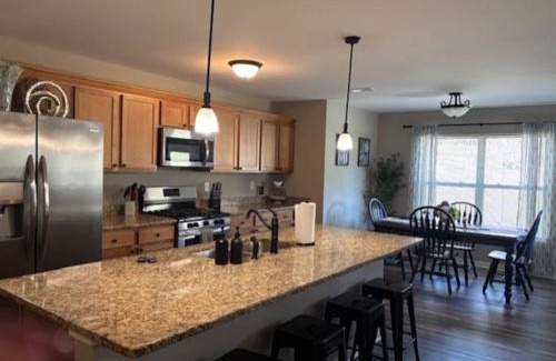 Loves Park Maison | Beautiful 3 bed 2 bath condo