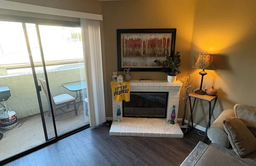 Rolando Village Copropriété | Beautiful 3 Bed 3 Bath Home Walk to SDSU Fully Furnished Garage + Utilities