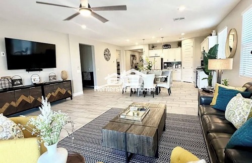 Tolleson Maison | Beautiful 3 bed 3 bath house in awesome community w/ Mountain Views & much more