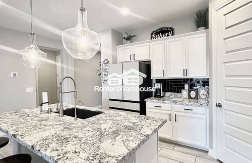 Tolleson Maison | Beautiful 3 bed 3 bath house in awesome community w/ Mountain Views & much more