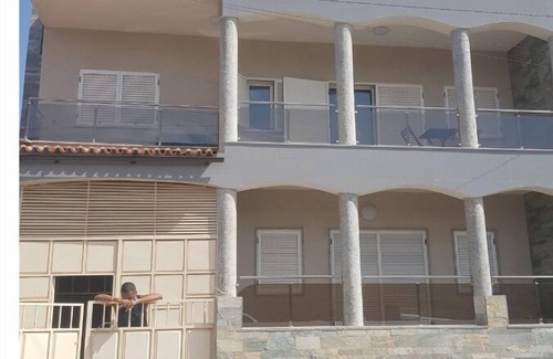Praia Appartement | Beautiful 3 bed apt in Praia. Home away from Home.