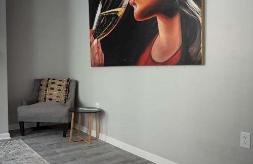 Central Northside Appartement | Beautiful 3-Bed Home w Parking Near AGH