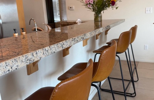 Sand Section Copropriété | Beautiful 3-bedroom condo with AC in Manhattan Beach