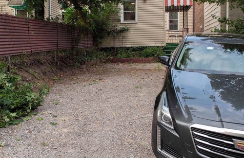 Central Northside Appartement | Beautiful 3-Bed w/ Parking Near AGH & Stadiums
