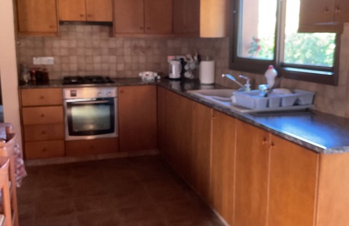 Arakapas Maison | Beautiful 3 Bedr House in Arakapas with fireplace