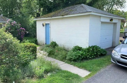 Sweet Valley Maison | Beautiful 3 Bedroom Lakefront Home