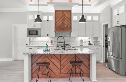 Flint Maison | Beautiful 3-bedroom, 2 Bath New Build Home on Lake Palestine with WiFi, AC