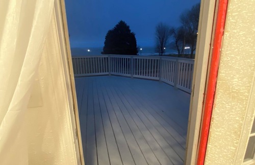 Menominee Maison | Beautiful 3-bedroom bayview townhome in downtown Menominee
