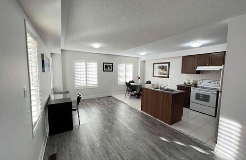 Meadowvale Village Maison | Beautiful 3 bedroom & 3-bathroom vacation home near Toronto Pearson Airport
