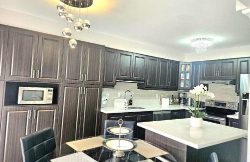 Whitby Maison | Beautiful 3 bedroom Entire detached home