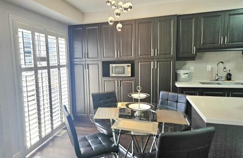 Whitby Maison | Beautiful 3 bedroom Entire detached home