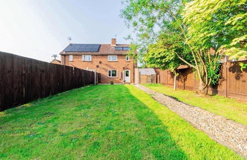 Eight Ash Green Maison | Beautiful 3 Bedroom Home with Parking & Garden