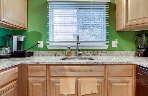 Alexandria West Appartement | Beautiful 3 bedrooms and 2 baths with free parking