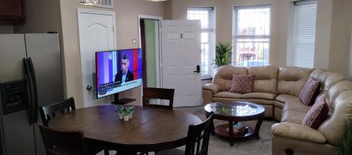 Le Droit Park Appartement | Beautiful 3BR 3BA Condo with free parking near Downtown Washington DC