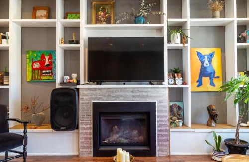 Old East York Maison | Beautiful 3BR House in the Heart of Greek Town