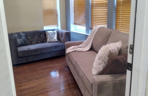 South Shore Appartement | BEAUTIFUL 4/20 FRIENDLY 2 BEDROOM DUPLEX IN SIZZLING SOUTH SHORE
