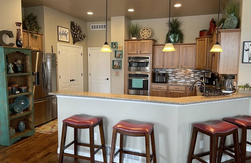 Flying Horse Maison | Beautiful 4 BDR/3 Bath home 10 minutes to USAFA