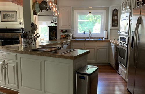 Hampton Falls Maison | Beautiful 4 bdr. with pool close to HamptonBeach, Portsmouth, & Newburyport Ma