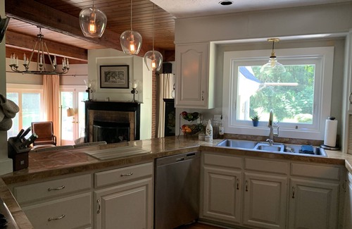 Hampton Falls Maison | Beautiful 4 bdr. with pool close to HamptonBeach, Portsmouth, & Newburyport Ma