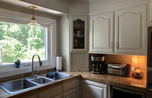 Hampton Falls Maison | Beautiful 4 bdr. with pool close to HamptonBeach, Portsmouth, & Newburyport Ma