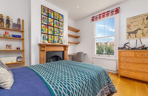 Redbridge Maison | Beautiful 4 bed 3 bath family home next to parks, shops, central London trains