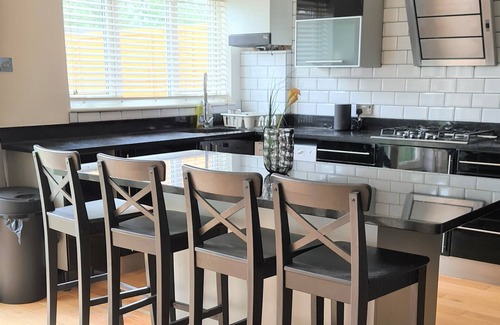 Bensham Manor Maison | Beautiful 4 bed house with 2 parking | garden