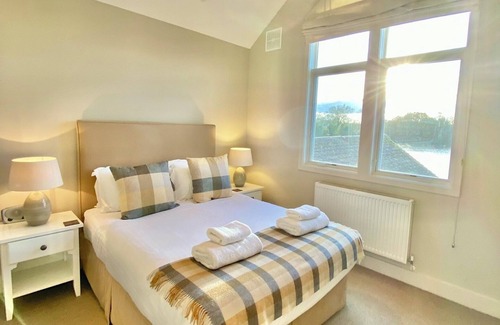 South Cerney Cabine | Magnifique lodge au bord du lac de 4 chambres dans les Cotswolds. Terrasse privée et vue imprenable