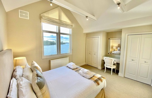 South Cerney Cabine | Magnifique lodge au bord du lac de 4 chambres dans les Cotswolds. Terrasse privée et vue imprenable
