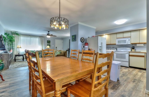 Champaign Maison | Beautiful 4 bedroom 2 full bathroom close to everything!