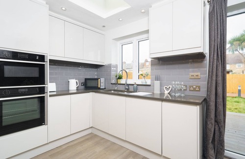 Chadwell Heath Maison | Beautiful 4 Bedroom House Immaculate Condition. Just Refurbished House.