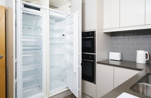 Chadwell Heath Maison | Beautiful 4 Bedroom House Immaculate Condition. Just Refurbished House.