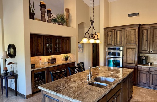 Gold Canyon Maison | Beautiful 4 bedroom home on 15th hole of Dinosaur Golf Course in Gold Canyon