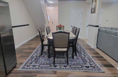 Columbus Maison | Beautiful 4 Bedroom Vacation Home in Columbus Ohio with Garage Parking
