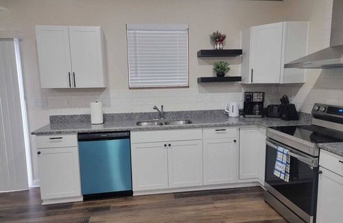 Columbus Maison | Beautiful 4 Bedroom Vacation Home in Columbus Ohio with Garage Parking