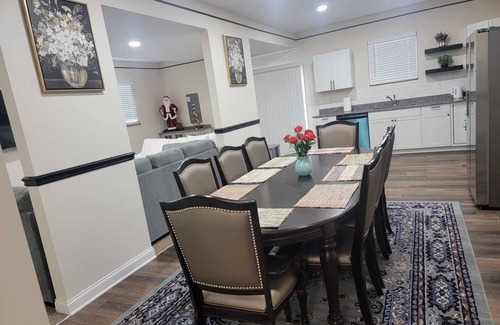 Columbus Maison | Beautiful 4 Bedroom Vacation Home in Columbus Ohio with Garage Parking