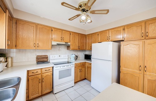 Lakeview Maison | Beautiful 4 BR Home by Sherway Gardens, Lakeshore