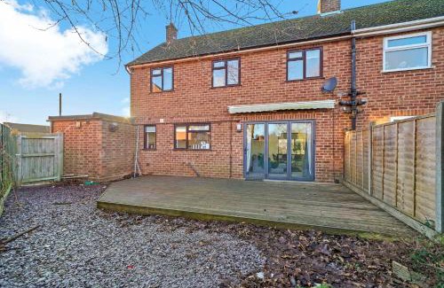Rugby Maison | Beautiful 4 Bedroom Home with Parking in Rugby