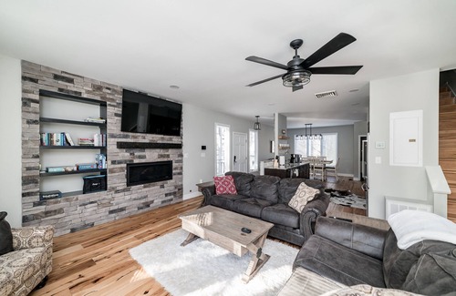Nellysford Maison | Beautiful 4-season Mountain Home- New Listing