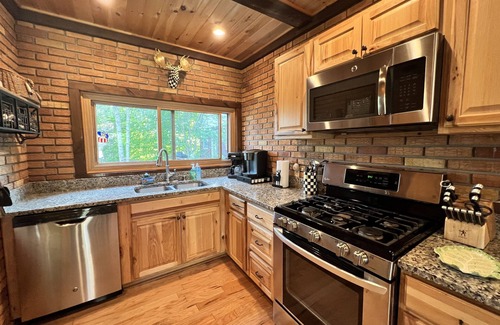 Old Forge Maison | Beautiful 4th Lake Home with 3 Kings, Jacuzzi Tub, and Gazebo