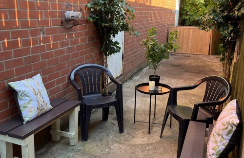 Huyton Appartement | Beautiful 5 bed apartment with outdoor courtyard, sleeps 8