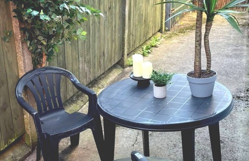 Huyton Appartement | Beautiful 5 bed apartment with outdoor courtyard, sleeps 8