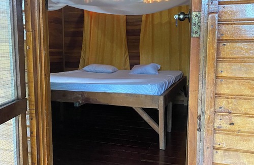 Cuajiniquil Cabine | Beautiful 5-bedroom lodge in Cuajiniquil with WiFi and Spa facial & body