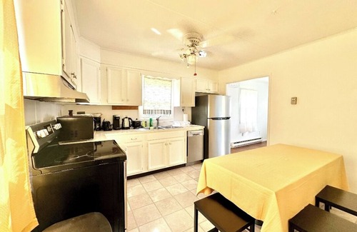 Mechanicsville Maison | Beautiful 5-Bedroom House with 2 Bath in the Heart of Danville