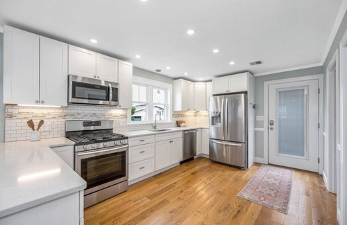 Seabrook Maison | Beautiful 5-bedroom house Steps to Seabrook beach!